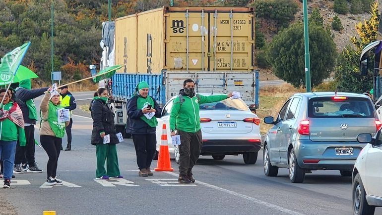Javier Milei en Bariloche: la protesta del gremio ATE