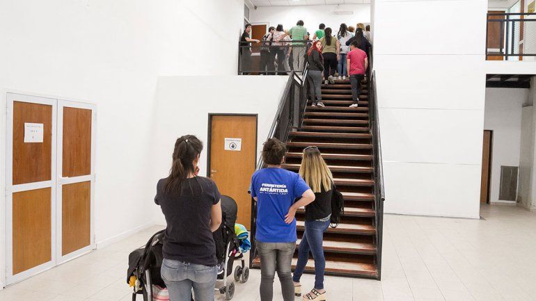 La juzgarán por impedir que su hija vea al papá y ella denuncia abusos