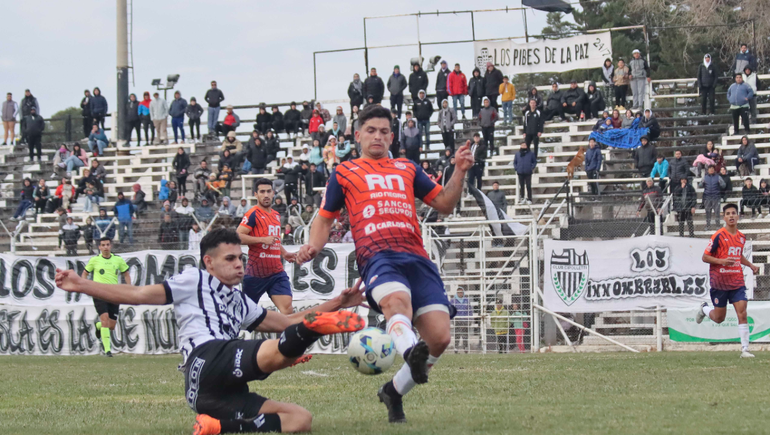 Vuelve a rodar la pelota en el fútbol local