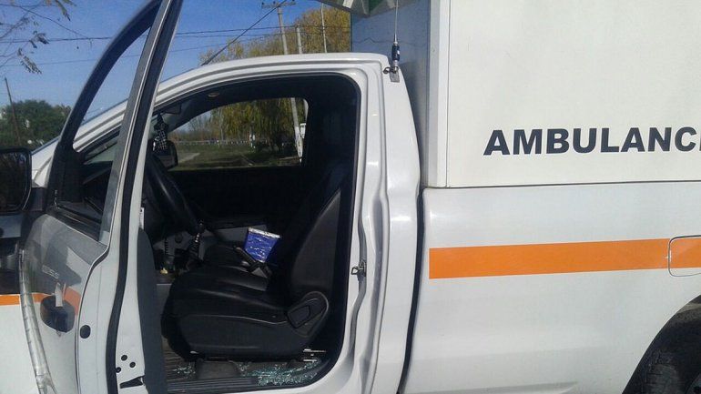 A las ambulancias les rompieron puertas y vidrios.