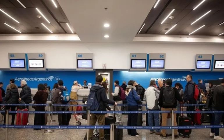 Paro de aeronáuticos: los días y horarios que afectarán los vuelos en todo el país