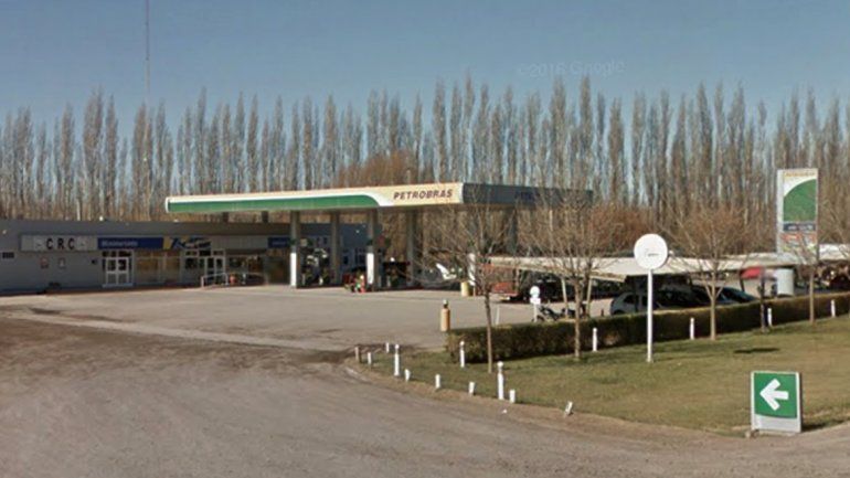 La estación de servicio está ubicada sobre la Ruta 22 e ingreso Martín Fierro