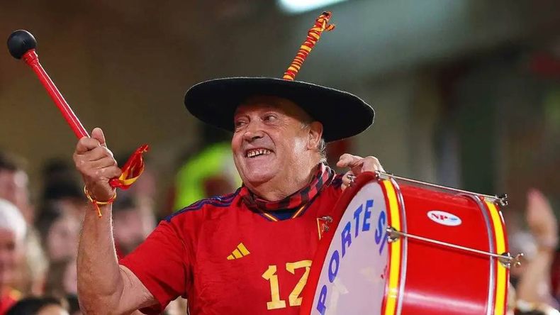 Manolo, el emblemático hincha de España en los mundiales de fútbol
