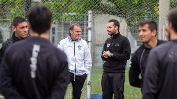 El Ruso Homann decidió un solo cambio: Maxi Carrasco por Gustavo Del Prete. Espera que el capitán Medina supere los dolores y pueda jugar.