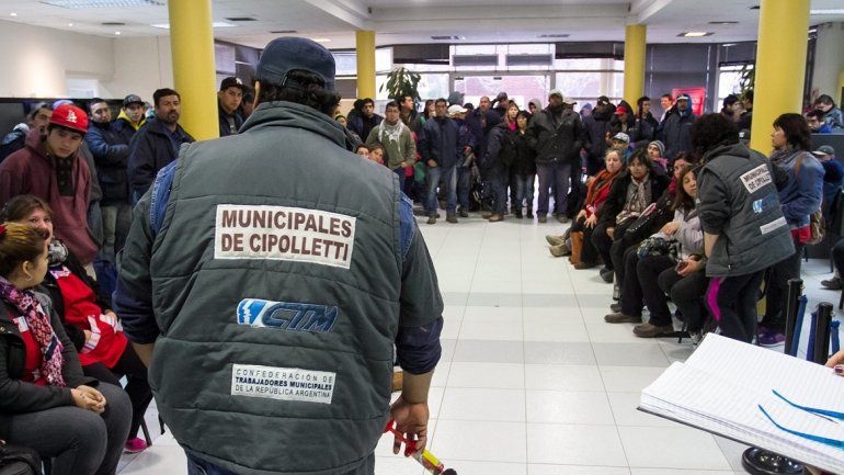Los tiempos de tensión en el Municipio pueden regresar pronto si es que no surge un nuevo acuerdo del Ejecutivo con los sindicatos de la comuna.