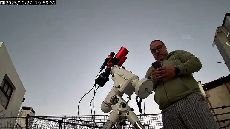 Denis Martínez empezó su actividad como planetarista y observador del firmamento patagónico en Cipolletti, pero hace unos años decidió radicarse en Las Grutas, donde ha continuado con su labor. Un apasionado de las estrellas. Denis Martínez empezó su actividad como planetarista y observador del firmamento patagónico en Cipolletti, pero hace unos años decidió radicarse en Las Grutas, donde ha continuado con su labor. Un apasionado de las estrellas.