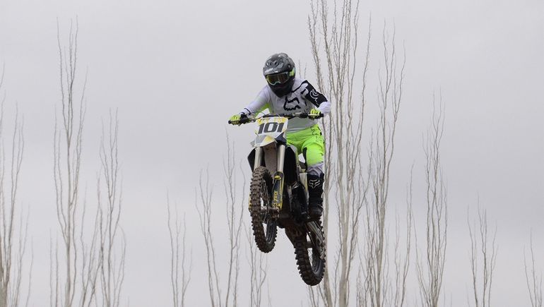 Las mujeres pisan fuerte en el Motocross