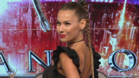 Pampita incendió el Bailando con un look sin ropa interior