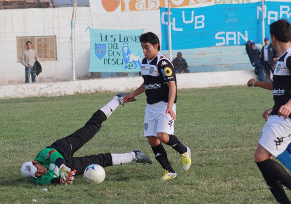 Cipolletti arrasó en el clásico
