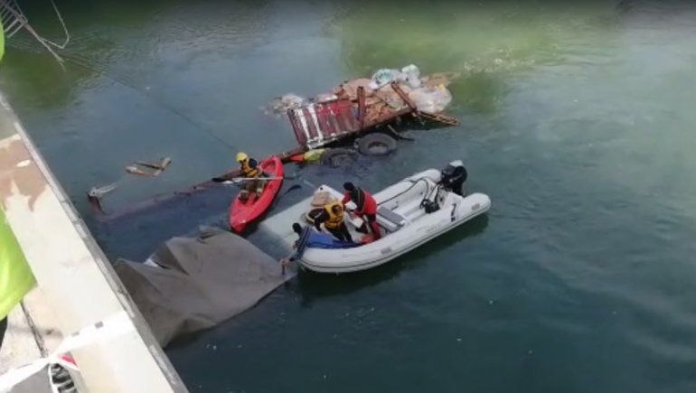 Rescataron al camionero que cayó al río en el Tercer Puente