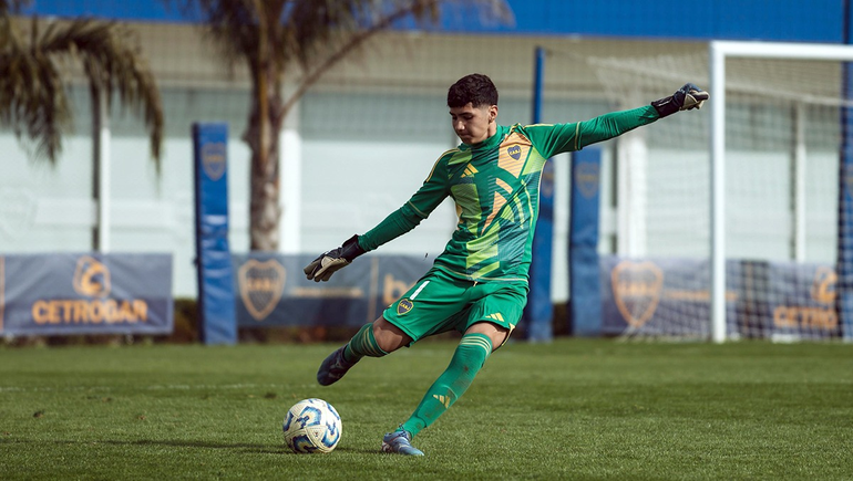 El arquero rionegrino se consolida y es habitual titular en la octava de Boca.