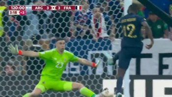 la mano de dios: la atajada del dibu martinez en el final que valio un titulo