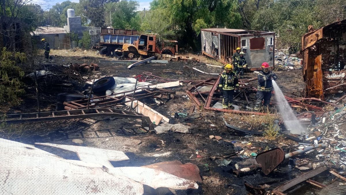 No fue un misión. Explotó un tanque en una chacarita de San Antonio, y volaron ladrillos y escombros a varios metros. No hubo heridos de milagro.&nbsp;