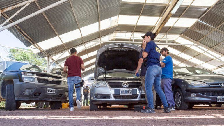 En un autoparque tuvieron que disponer de un patrullero por temor a un atentado