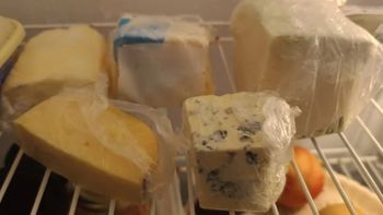 ni film ni papel aluminio: el truco para conservar el queso como recien comprado