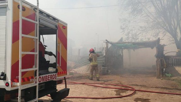 Un incendio consumió una vivienda en la 10 de Febrero