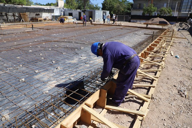 La obra cuenta con financiamiento municipal y provincial. 