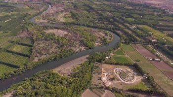 al rio neuquen tambien lo danan desde rio negro