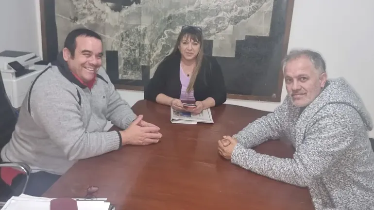 En 2024, el Ministerio de Educación realizó Convenios Escolares con las distintas Municipalidades, entre ellas Cinco Saltos.