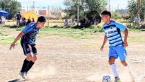 La Amistad ganó en una de las canchas más complicadas de la zona. Fotos: gentileza Elio Gastón Díaz