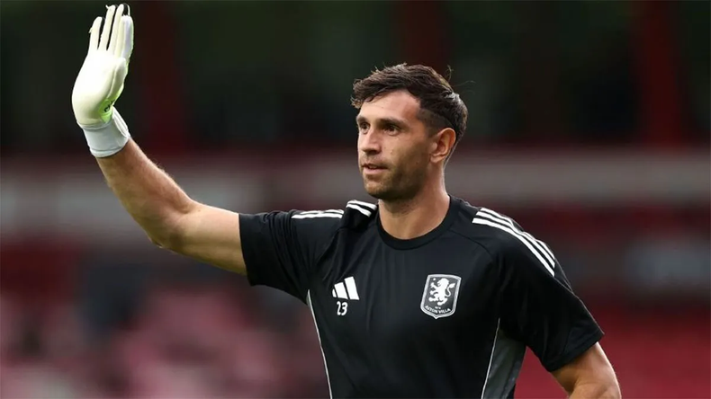 El detalle por el que aseguran que se acelera la llegada del Dibu Martínez al Manchester Utd.