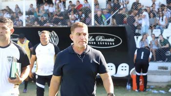 El flamante entrenador del Albinegro le dedicó la goleada al Chango.