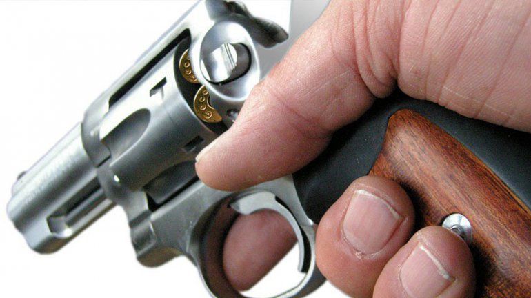 La pareja del condenado fue amenazada con un revolver 38. 
