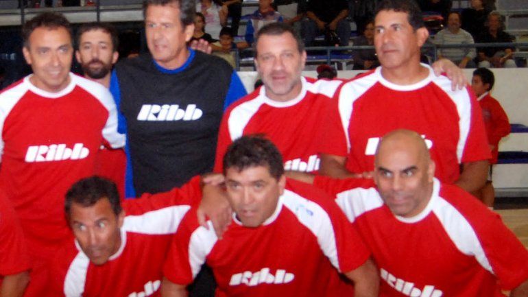 La fiesta arrancó bajo techo