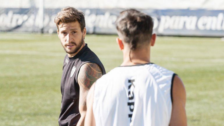 Marcos Lamolla vino a la ciudad especialmente a reunirse con los dirigentes para definir el futuro en el club albinegro.