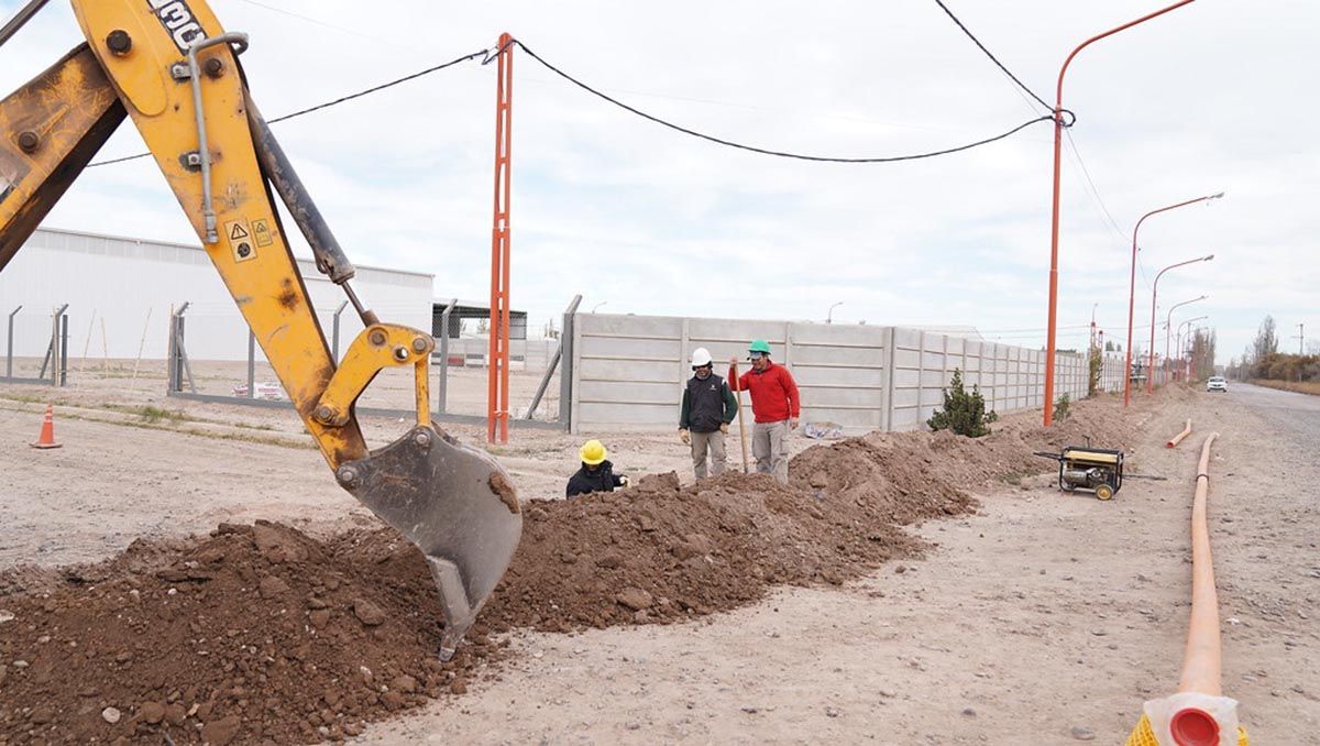 Comenzó la obra de red de gas natural en el Parque Industrial cipoleño