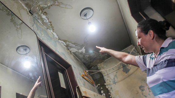 Se les inunda el departamento por una rotura que el vecino no arregla