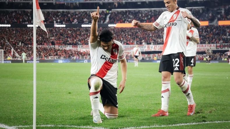 Noche monumental: Maxi Salas debutó con un golazo en el triunfo de River ante el campeón Platense