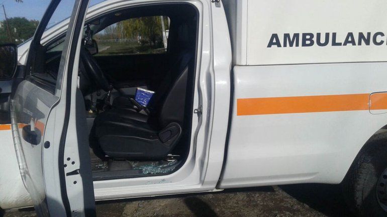 En el corte de ATE en la 151 apedrearon  una ambulancia