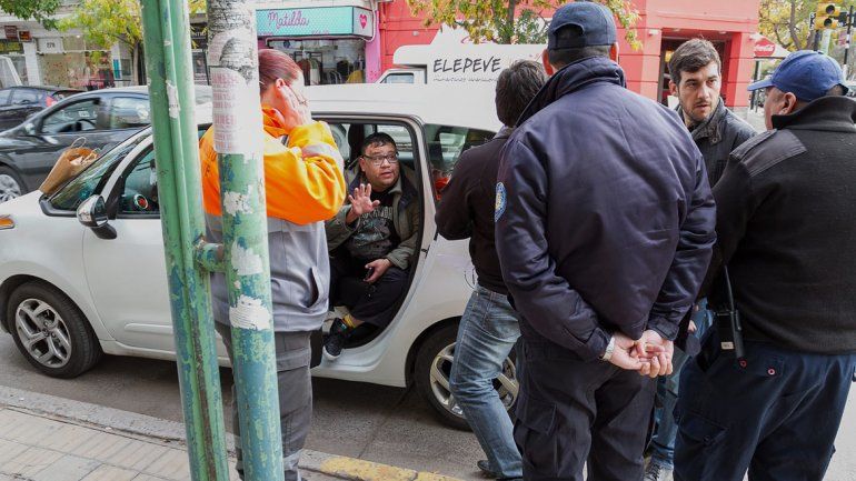El hombre atrincherado dijo que lo hizo para que no lo lleven a la comisaría