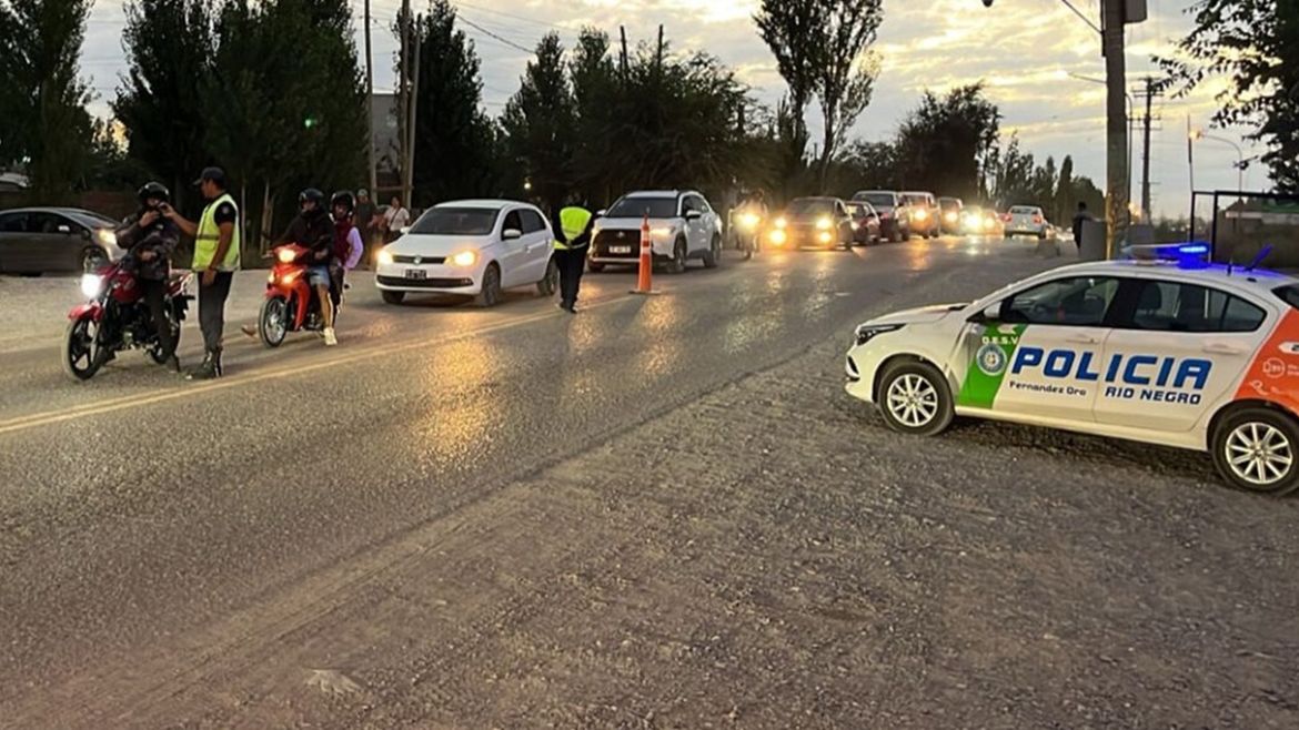 Los controles se desarrollaron durante el fin de semana en distintas rutas del Alto Valle. | LMCipolletti.com Los controles se desarrollaron durante el fin de semana en distintas rutas del Alto Valle.