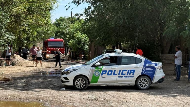 Enorme conmoción causó el Allen el incendio de una casa, donde murió una niña de 8 años. Enorme conmoción causó el Allen el incendio de una casa, donde murió una niña de 8 años.