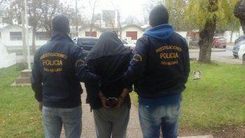 El detenido, de 30 años, fue escoltado por personal de Investigaciones.