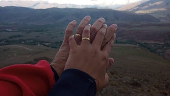 perdio el anillo de casado y lo busca desesperado por todo cipolletti