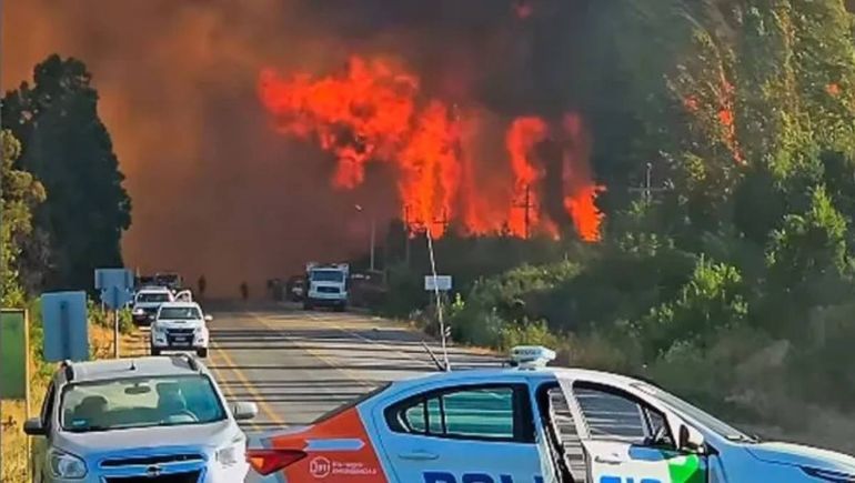 700 familias ya debieron ser evacuadas de El Bolsón por el avance de los incendios forestales.