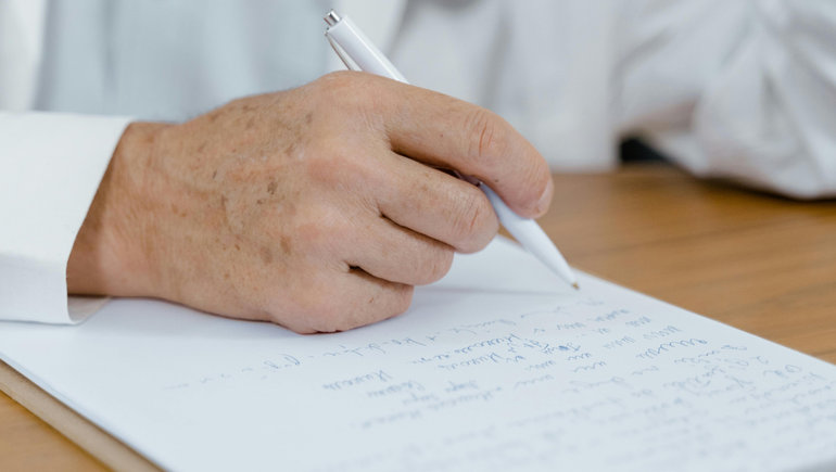 El médico le otorgó un certificado con el diagnóstico, pero el que entregó el policía tenía la indicación de reposo por 48 horas. El médico le otorgó un certificado con el diagnóstico, pero el que entregó el policía tenía la indicación de reposo por 48 horas.