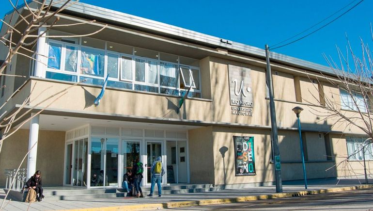 La casa de estudios ofrece más de 60 carreras entre licenciaturas, profesorados, ingenierías, tecnicaturas, maestrías y especializaciones. La casa de estudios ofrece más de 60 carreras entre licenciaturas, profesorados, ingenierías, tecnicaturas, maestrías y especializaciones.