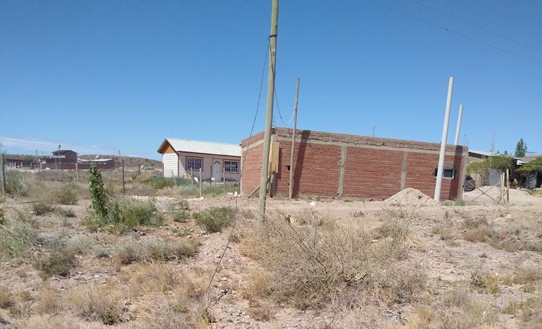 Las Perlas: quitan el cableado eléctrico viejo en los barrios