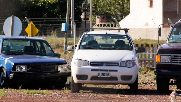 El taxi de Fernández Oro fue secuestrado y trasladado al predio municipal de Pacheco y Rivadavia.