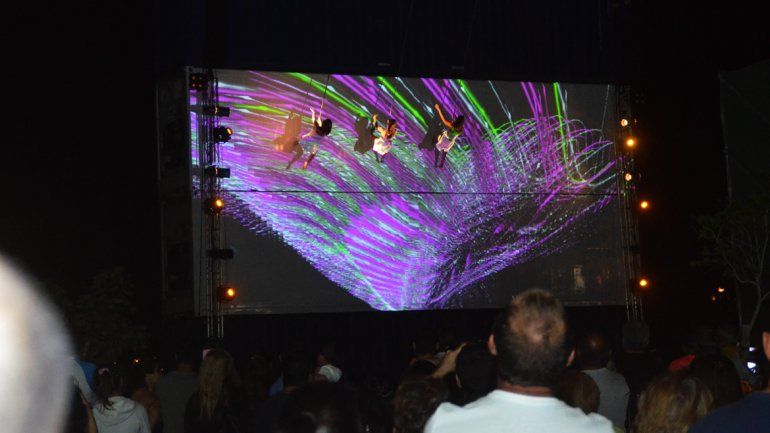 Elevé cautivó a los cipoleños con un show de otra dimensión