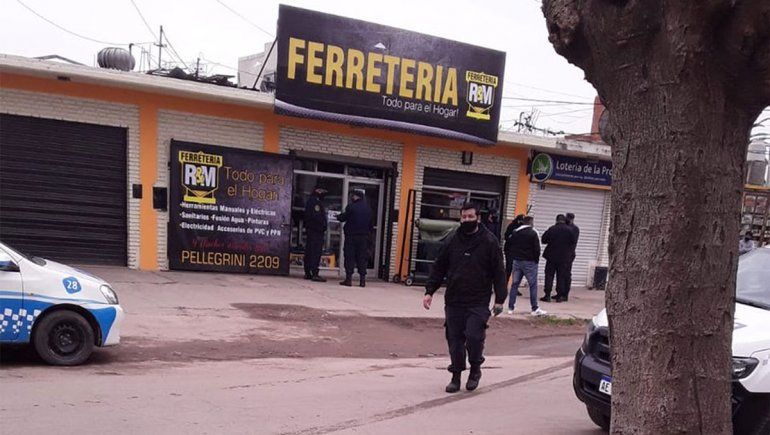 Un ferretero mató a un ladrón e hirió a un cliente