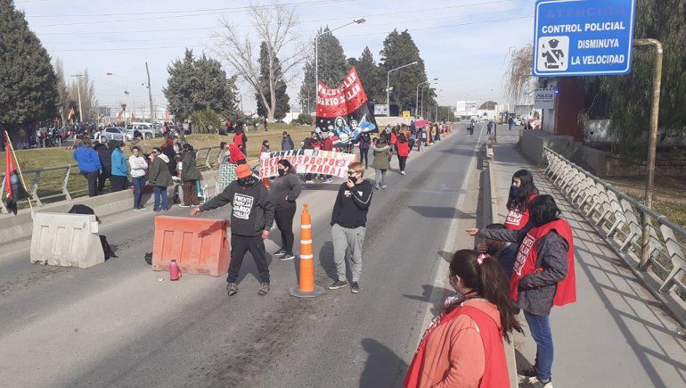 Organizaciones sociales de Neuquén cortarán los puentes desde el martes