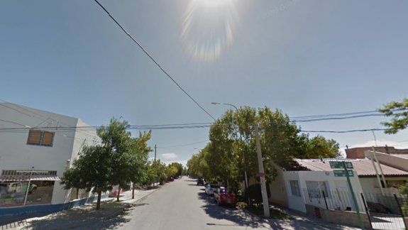 El violento robo ocurrió en una vivienda de calle Pueyrredón 438 en Fernández Oro. Además, fueron violentadas otras cuatro casas de la cuadra.
