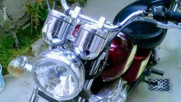 En las redes sociales se difundió la imagen de la moto sustraída.