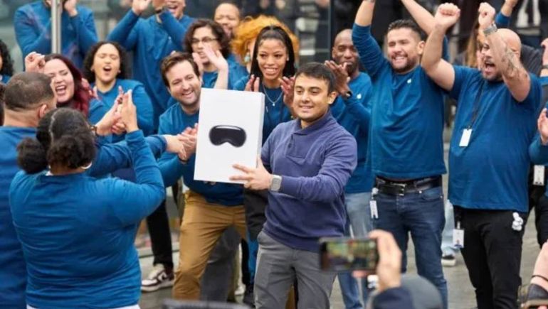 Furor por los nuevos Apple Vision Pro de realidad mixta, ¿cómo funcionan?