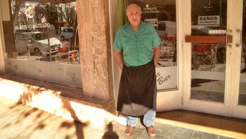Raúl, plaza bar